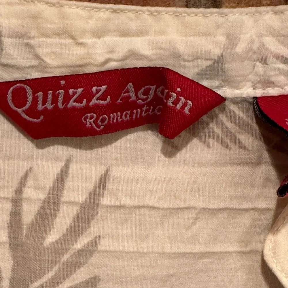 💥 $5 if bundled Medium White Semi Sheer Button Up Short Sleeve Blouse - Picture 2 of 11